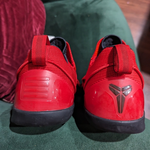 Nike Kobe A.D. NXT 2017 red basketball shoe - Picture 6 of 6